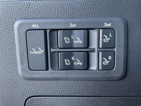 Used 2024 Lexus LX 600 4WD w/ Luxury Package image 40