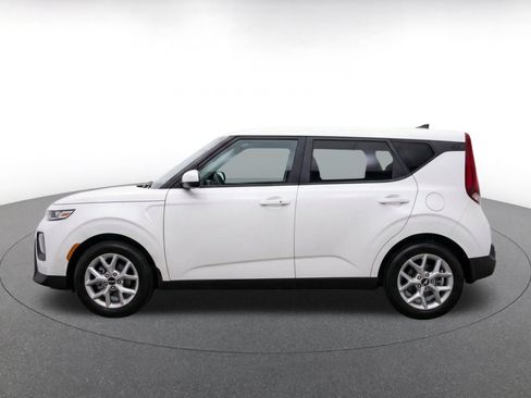 Used 2025 Kia Soul LX w/ LX Technology Package FWD image 4