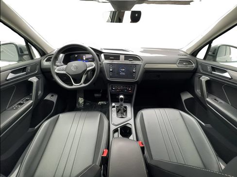 Used 2024 Volkswagen Tiguan SE FWD image 38