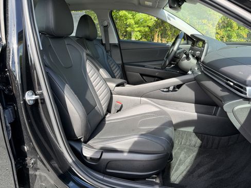 Used 2025 Hyundai Elantra Limited image 14