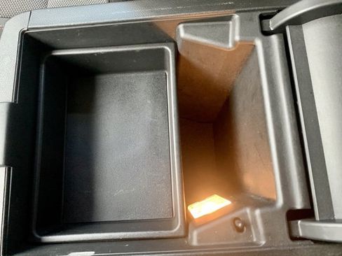 Used 2018 Chevrolet Traverse LT image 31