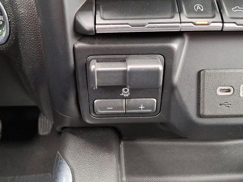 Used 2020 GMC Sierra 1500 Elevation image 25