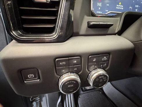 Used 2024 GMC Sierra 1500 AT4 w/ Technology Package AWD/4WD image 26