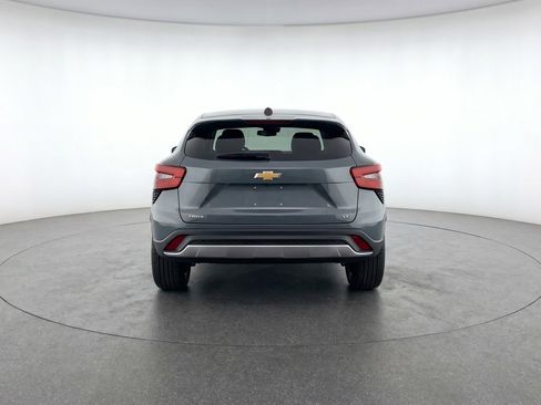 Used 2025 Chevrolet Trax LT FWD image 7