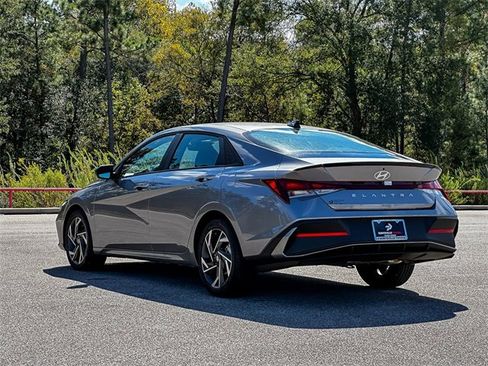 Used 2025 Hyundai Elantra Sport image 6