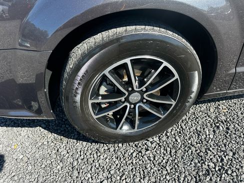 Used 2018 Dodge Grand Caravan GT image 3