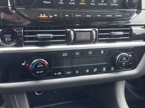 Used 2025 Nissan Pathfinder SL w/ Cargo Package image 16