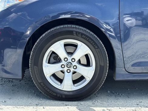 Used 2018 Toyota Sienna LE FWD image 12