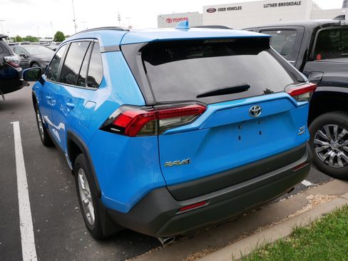 Certified 2021 Toyota RAV4 XLE w/ XLE Grade Weather Package AWD/4WD image 5