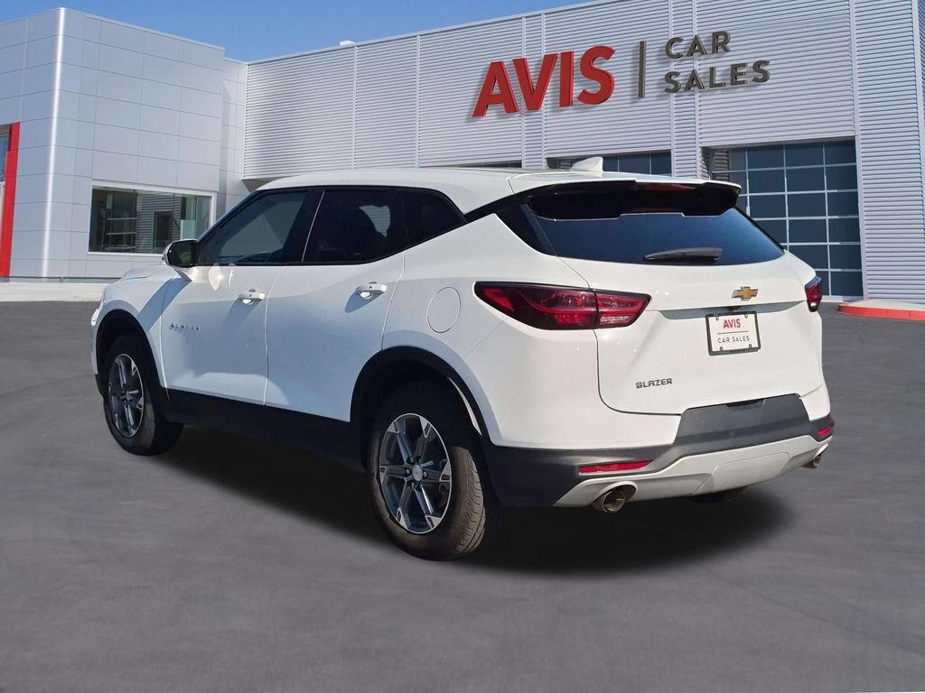 Used 2025 Chevrolet Blazer LT FWD image 9