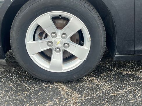 Used 2015 Chevrolet Malibu LT image 9