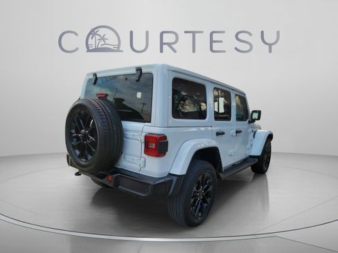Used 2021 Jeep Wrangler Unlimited Sahara w/ Cold Weather Group AWD/4WD image 3