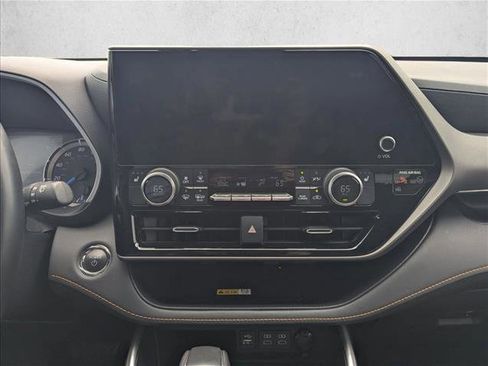 Used 2023 Toyota Highlander Bronze Edition image 12