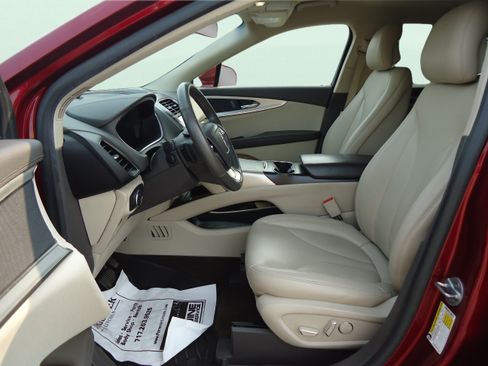 Used 2019 Lincoln Nautilus FWD image 21