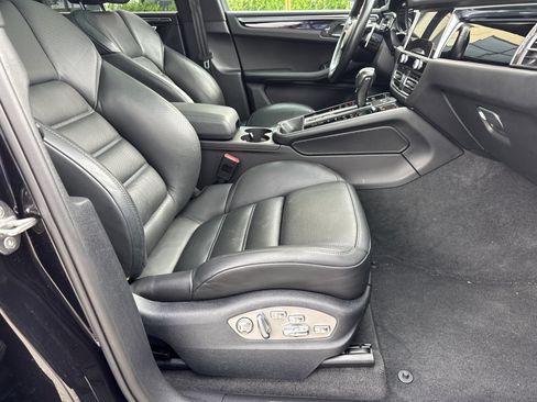 Used 2023 Porsche Macan AWD/4WD image 13