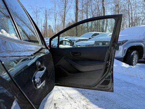 Used 2023 Toyota Corolla LE image 32