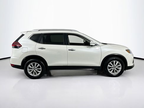 Used 2018 Nissan Rogue SV w/ Premium Package image 4