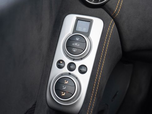 Used 2015 McLaren 650S Spider image 15