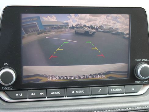 Used 2024 Nissan Rogue S FWD image 16
