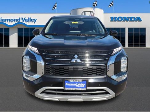 Used 2024 Mitsubishi Outlander SE image 2