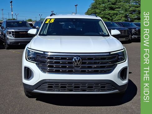 Used 2025 Volkswagen Atlas SE AWD/4WD image 2