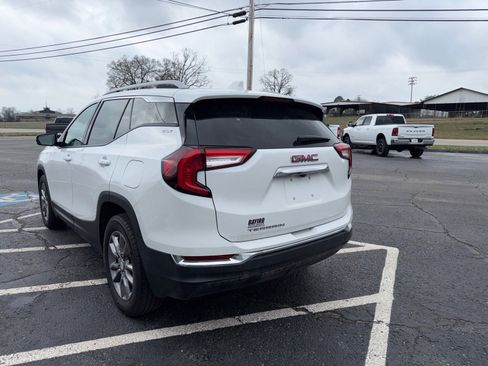 Used 2024 GMC Terrain SLT image 6