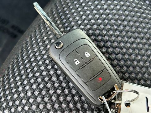 Used 2017 Chevrolet Equinox LS image 35