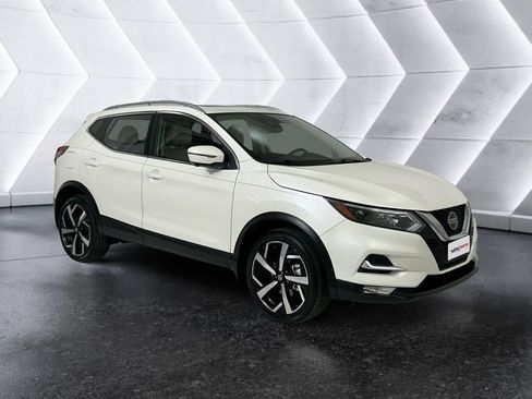 Used 2021 Nissan Rogue Sport SL w/ Premium Package image 1