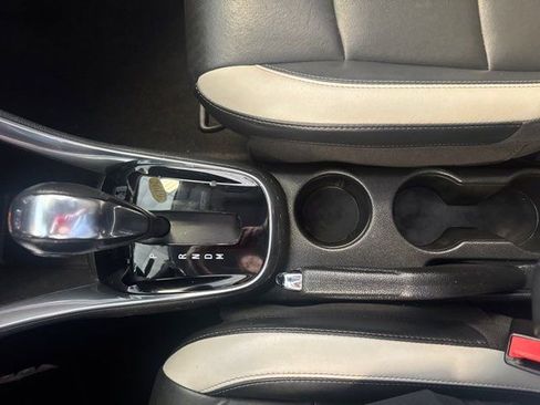 Used 2019 Chevrolet Trax Premier w/ Midnight Edition image 18