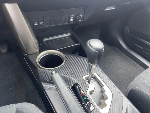 Used 2015 Toyota RAV4 XLE image 25