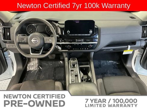 Used 2025 Nissan Pathfinder SV FWD image 12