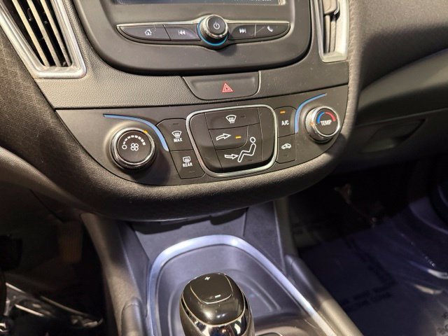 Used 2017 Chevrolet Malibu LT FWD image 18