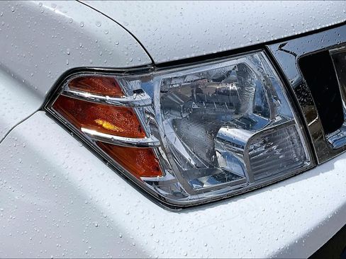 Used 2018 Nissan Frontier SV RWD image 28