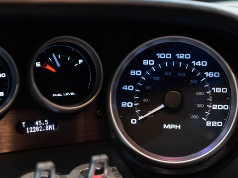 Used 2005 Ford GT RWD image 39
