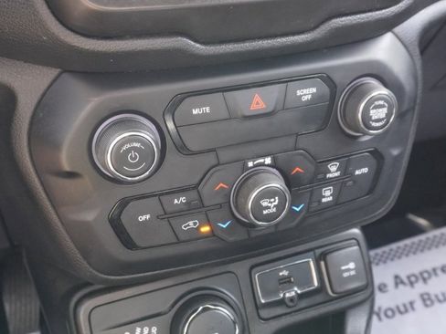 Used 2019 Jeep Renegade Latitude image 14