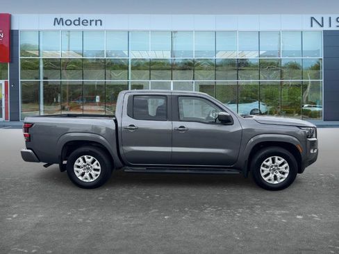 Certified 2024 Nissan Frontier SV w/ SV Convenience Package RWD image 4
