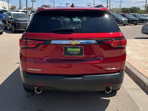 Used 2023 Chevrolet Traverse LT FWD image 7