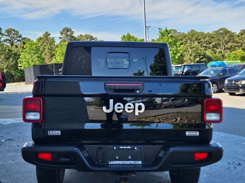 Used 2023 Jeep Gladiator Overland AWD/4WD image 6