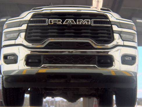 Used 2025 RAM 2500 Big Horn AWD/4WD image 6