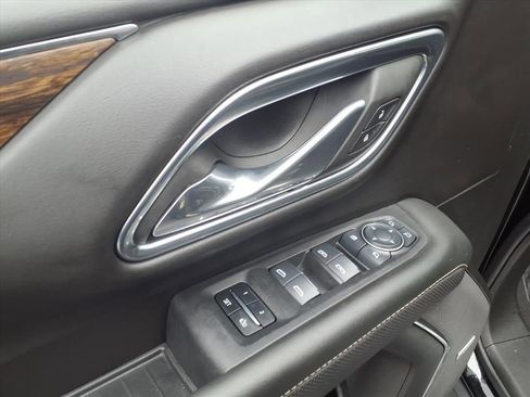 Used 2024 Chevrolet Tahoe Premier w/ Advanced Technology Package image 17