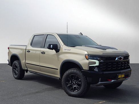 Used 2023 Chevrolet Silverado 1500 ZR2 w/ Technology Package image 31