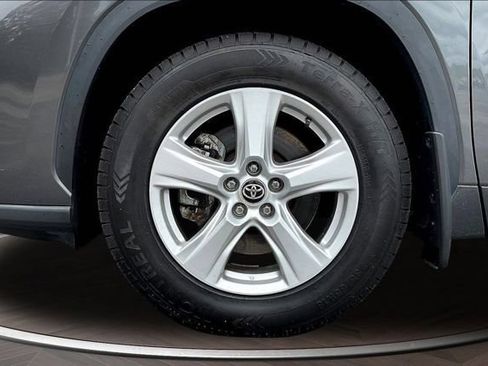 Used 2023 Toyota Highlander L FWD image 9