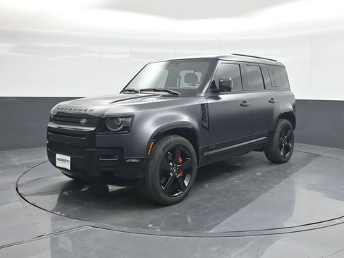 Used 2025 Land Rover Defender 110 X AWD/4WD image 32