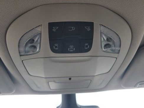 Used 2023 Chrysler Pacifica Touring-L image 14