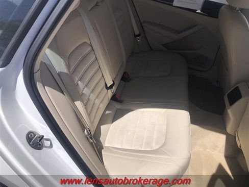 Used 2013 Volkswagen Passat TDI SEL Premium FWD image 21