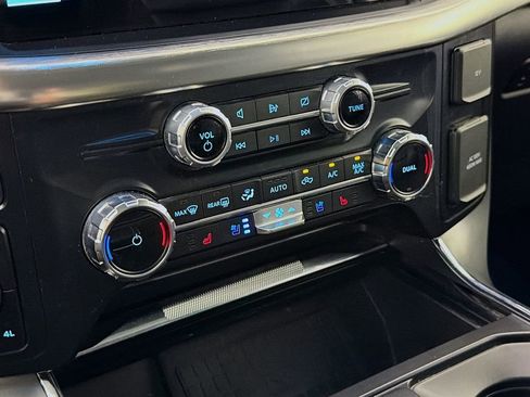 Used 2022 Ford F150 Lariat image 19