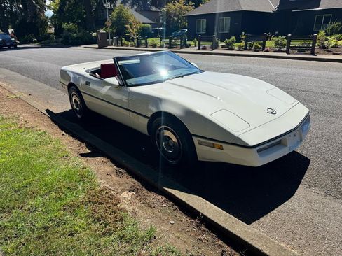 Used 1988 Chevrolet Corvette Convertible RWD image 16