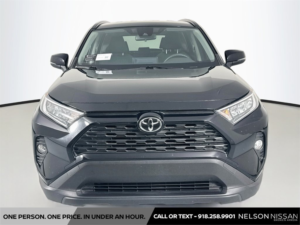 Used 2020 Toyota RAV4 XLE FWD image 2