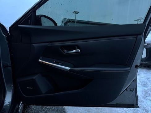 Used 2023 Nissan Sentra SR w/ SR Premium Package image 12