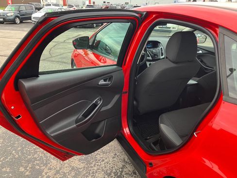 Used 2014 Ford Focus SE FWD image 11